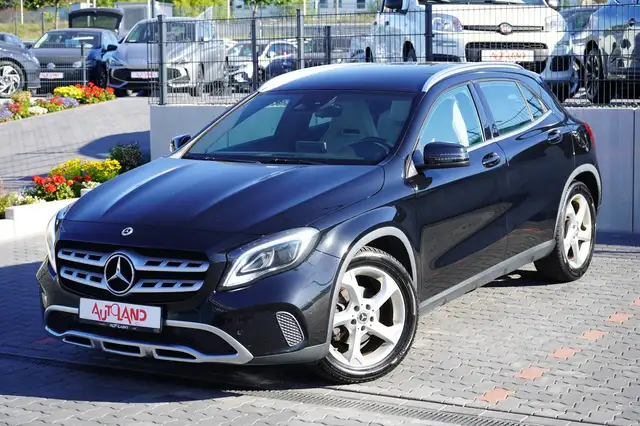 Mercedes-Benz GLA 180 LED Navi Tempomat Sitzheizung Teilleder