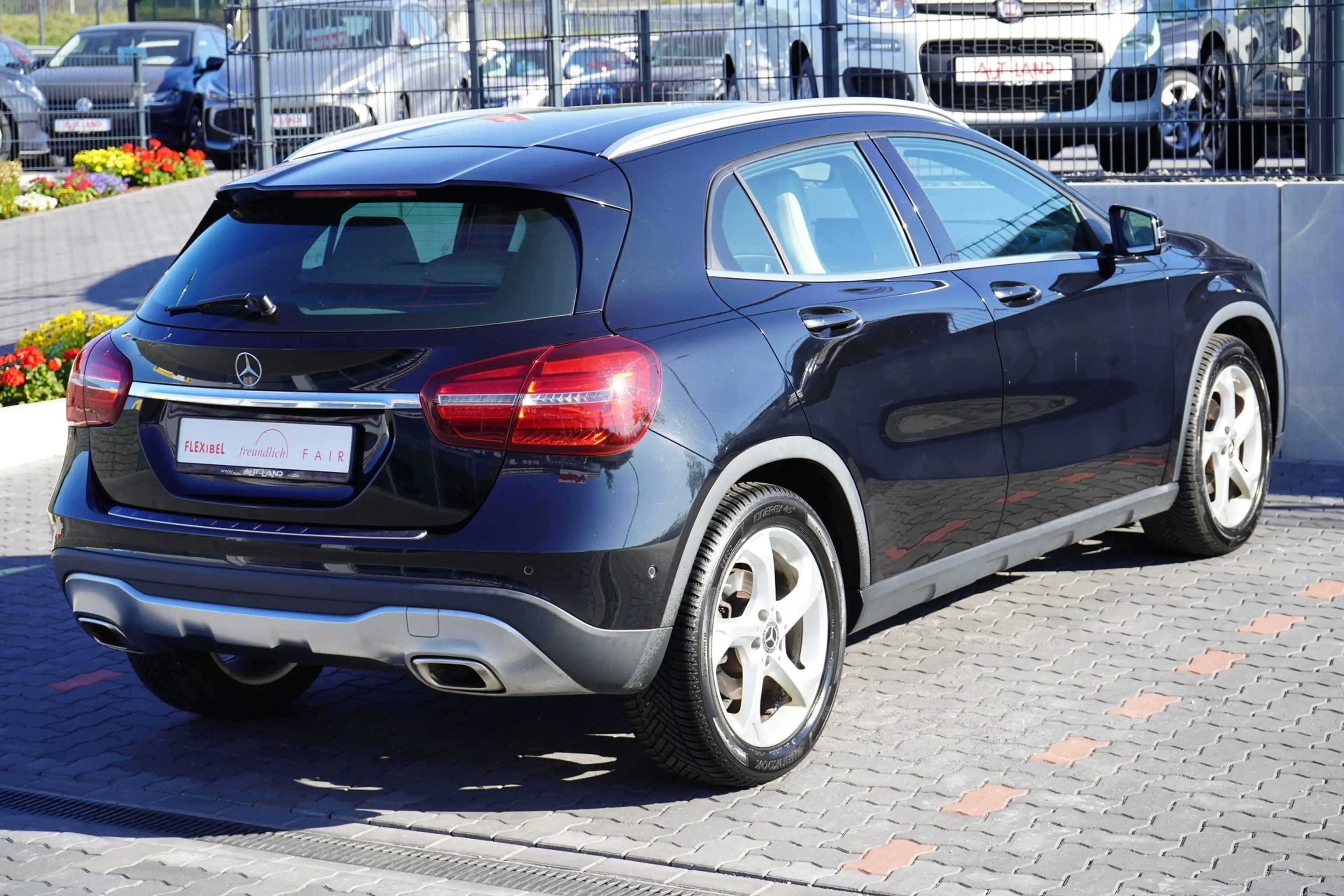 Mercedes-Benz GLA 180 LED Navi Tempomat Sitzheizung Teilleder — photo 4