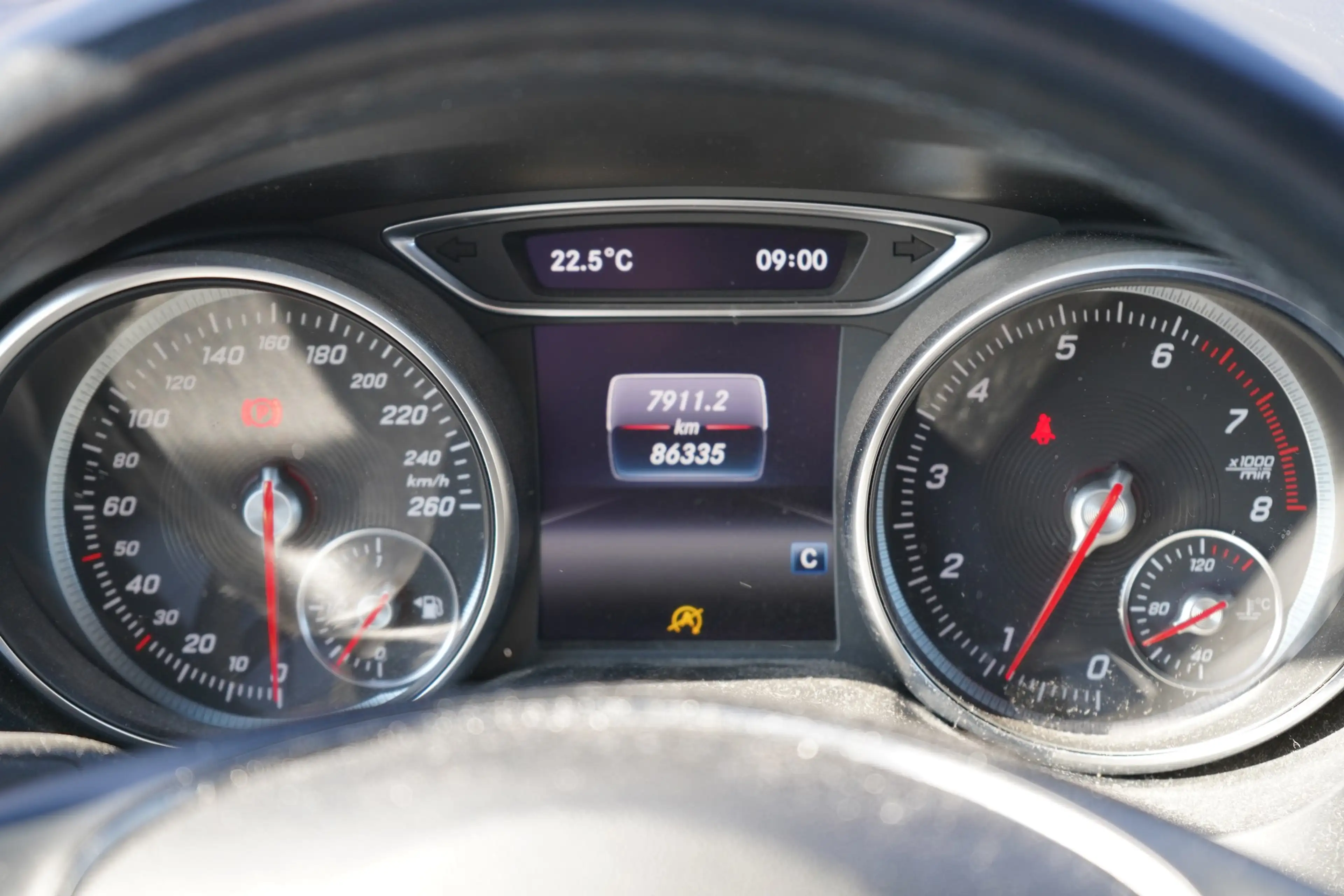 Mercedes-Benz GLA 180 LED Navi Tempomat Sitzheizung Teilleder — photo 11