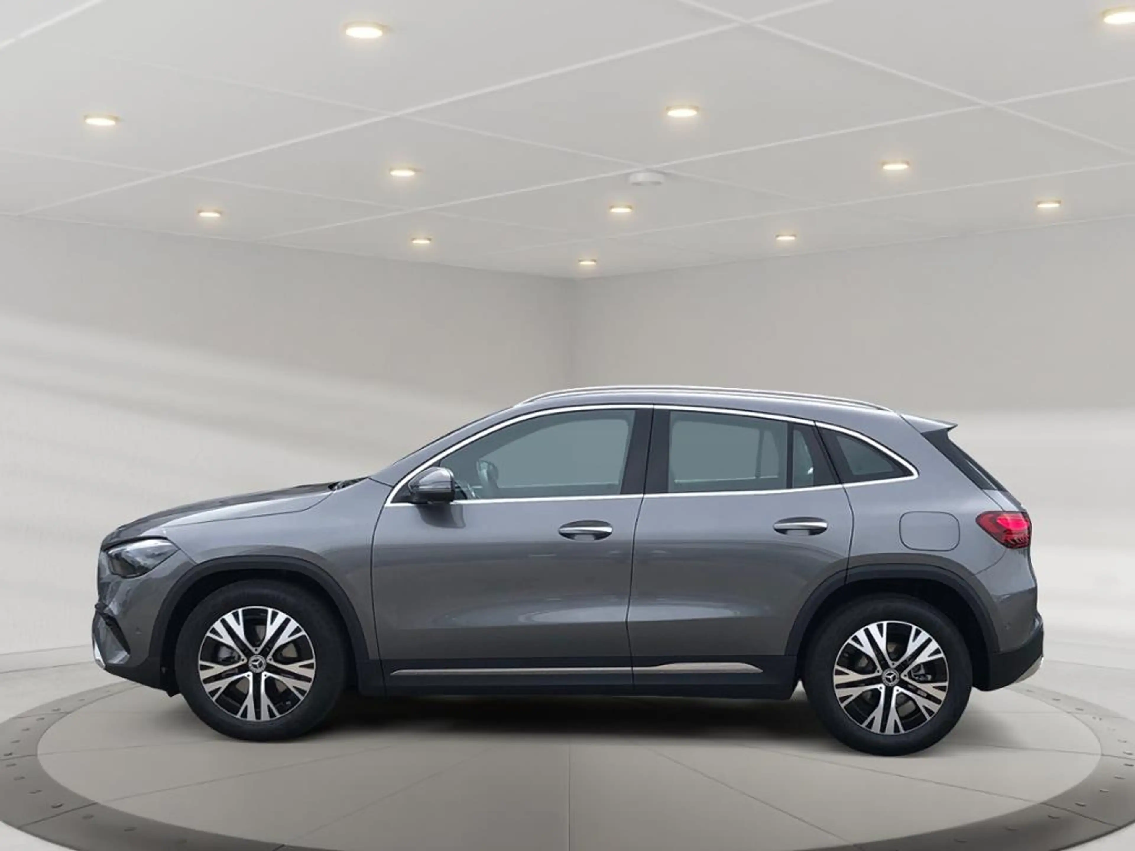 Mercedes-Benz GLA 180 MBUX+Progressive+Wide+Cam+LED+Navi+AUT — photo 5