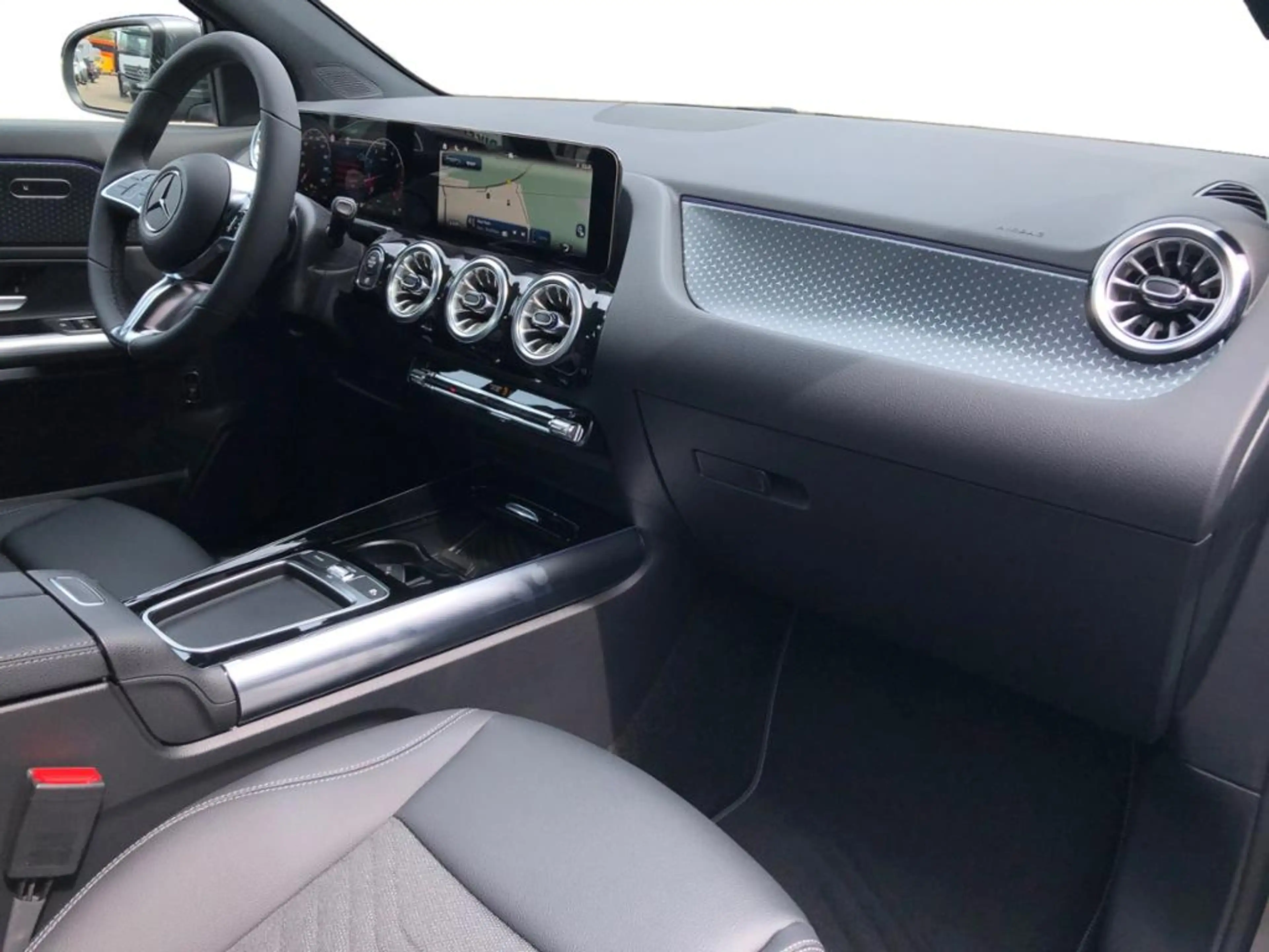 Mercedes-Benz GLA 180 MBUX+Progressive+Wide+Cam+LED+Navi+AUT — photo 8