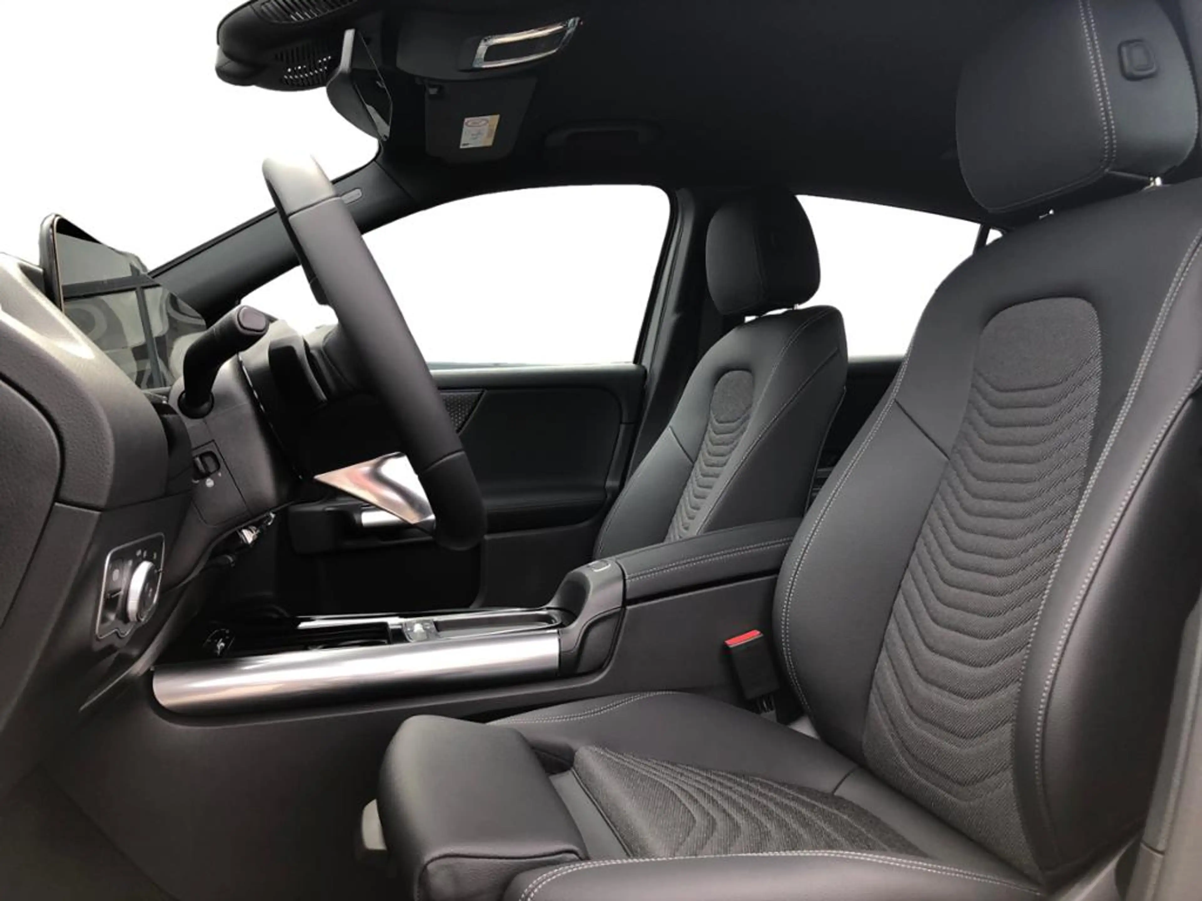Mercedes-Benz GLA 180 MBUX+Progressive+Wide+Cam+LED+Navi+AUT — photo 10