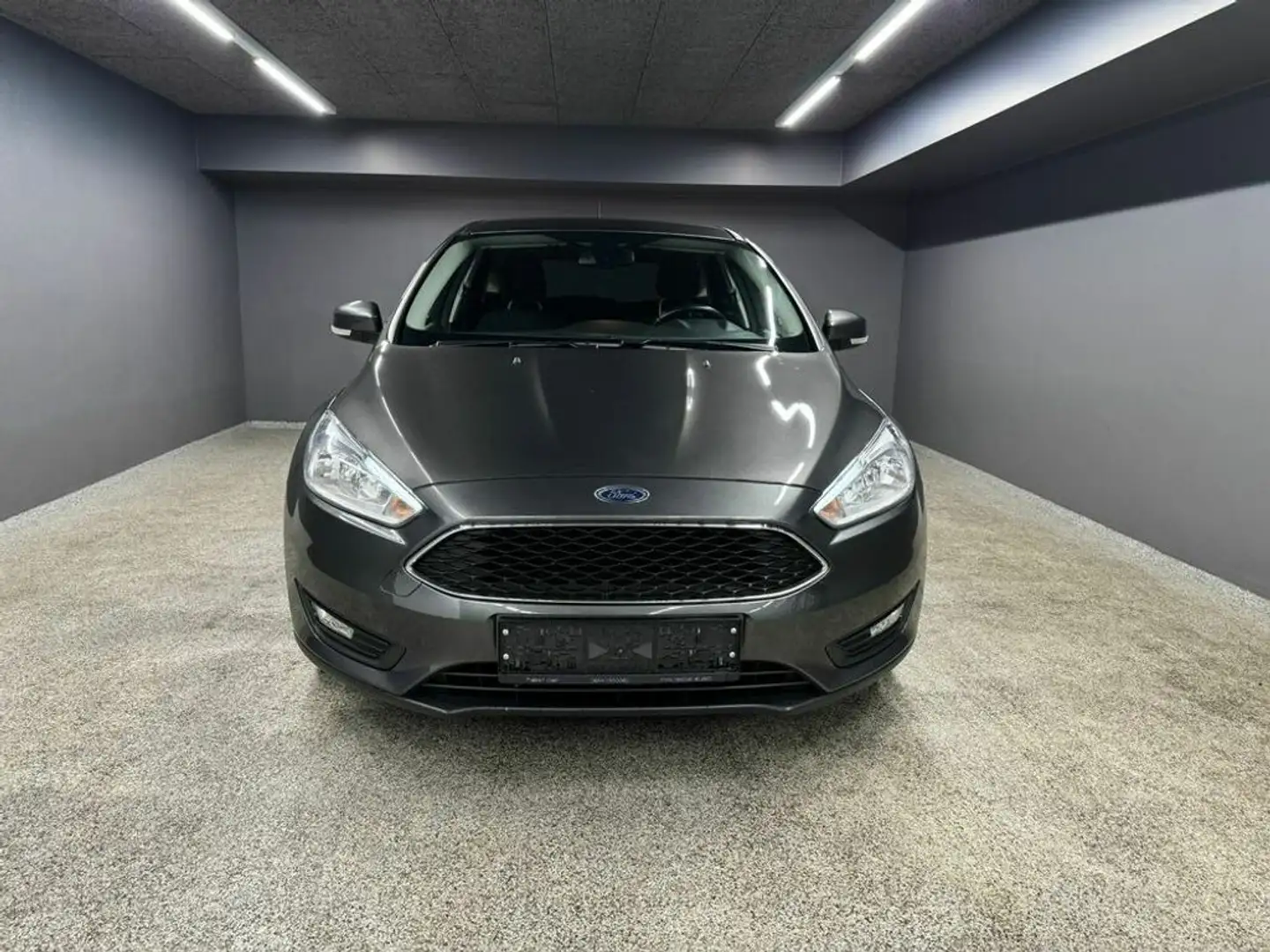 Ford Focus Trend Grau - 2