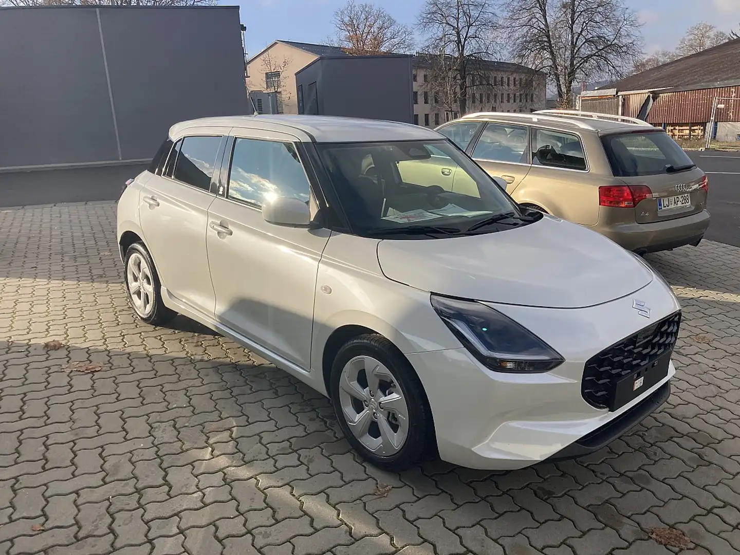 Suzuki Swift 1,2 Hybrid Shine Weiß - 2