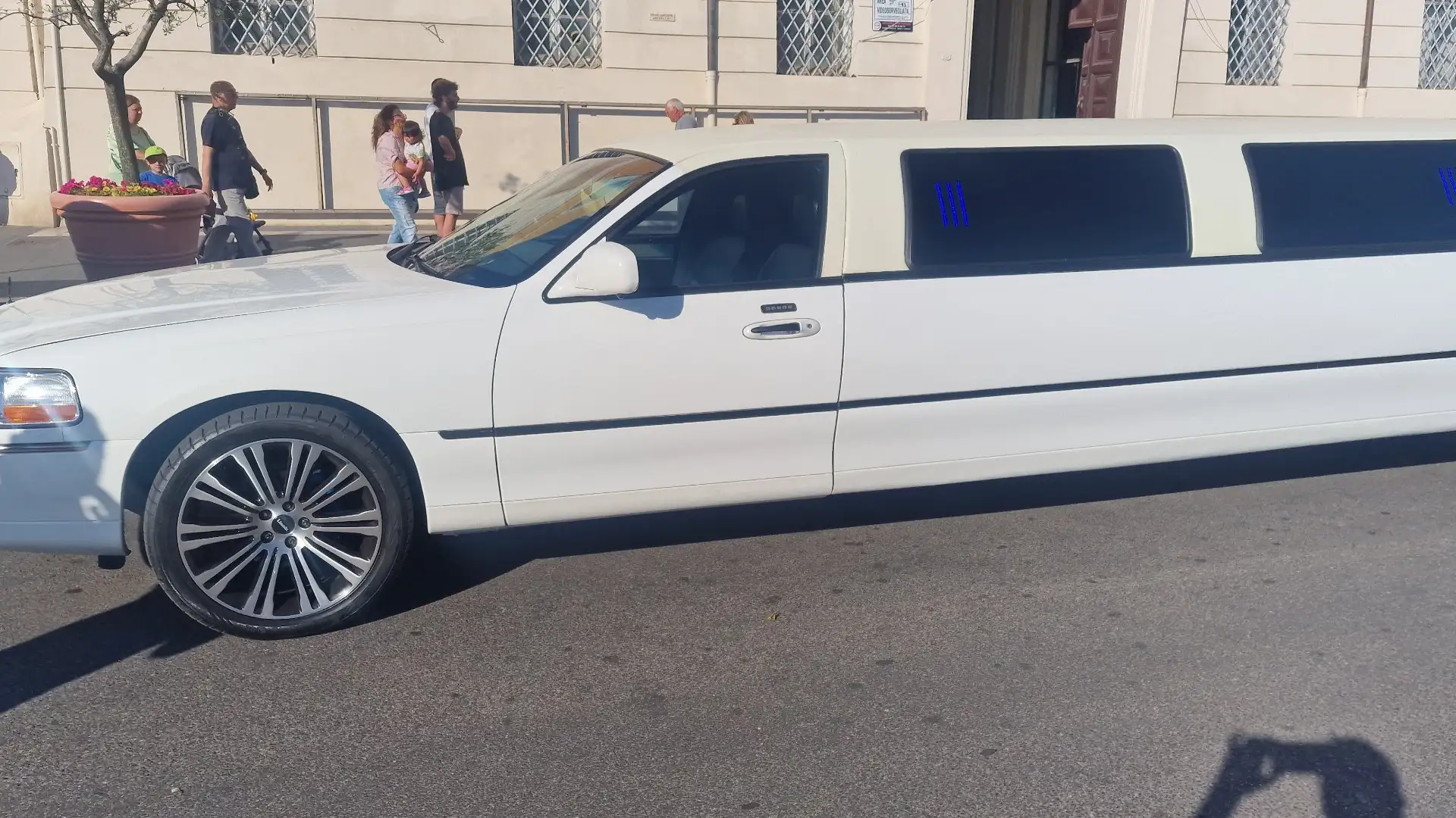 Lincoln Town Car - 1