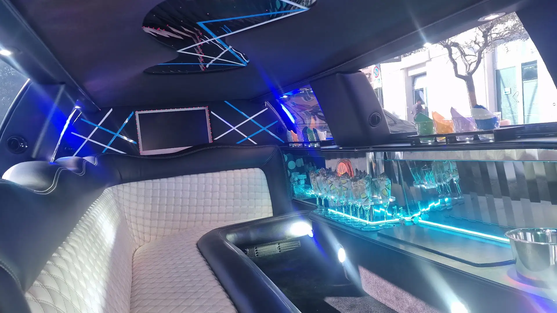 Lincoln Town Car - 2