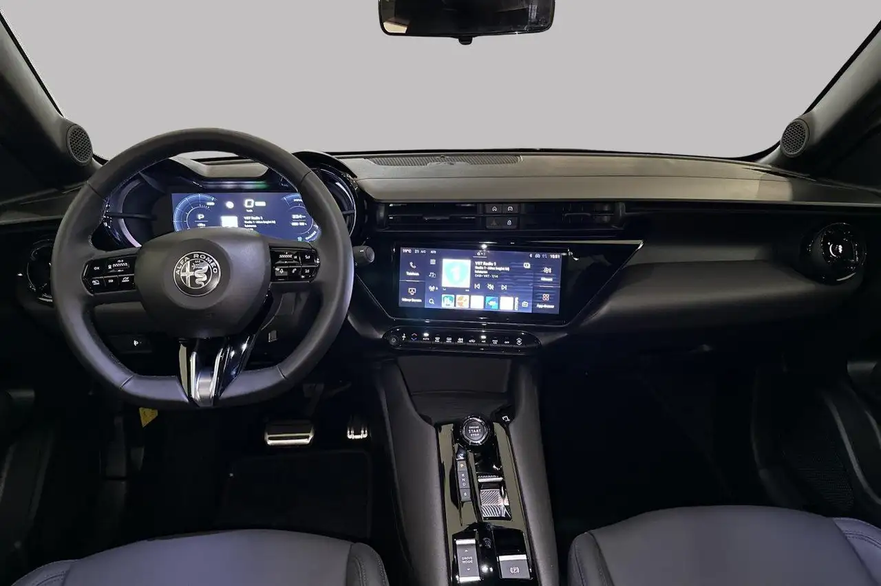Alfa Romeo Junior 2025 — фото 11