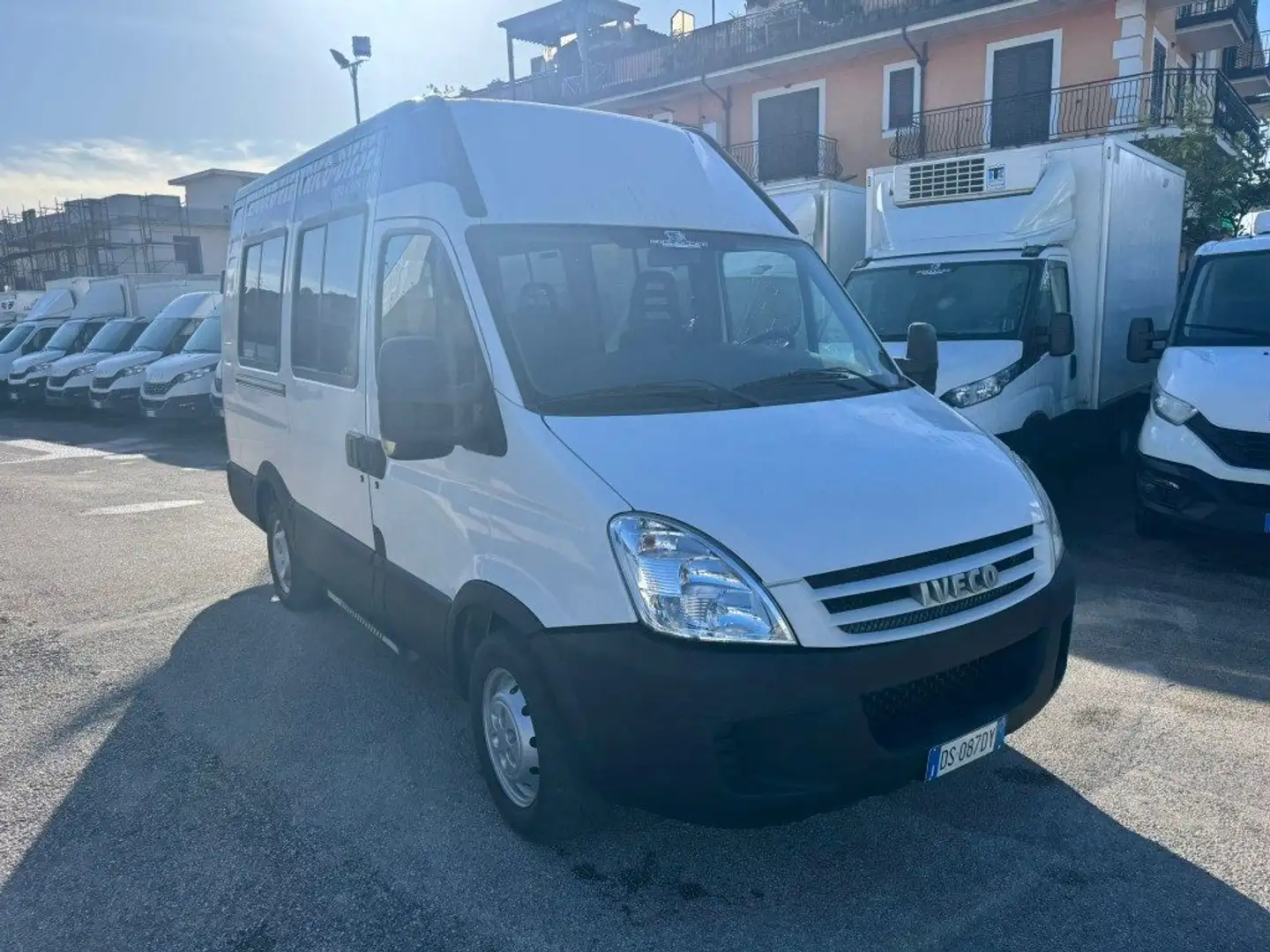 Iveco DAILY 35S14 2.3  TRASPORTO DISABILI Blanc - 2