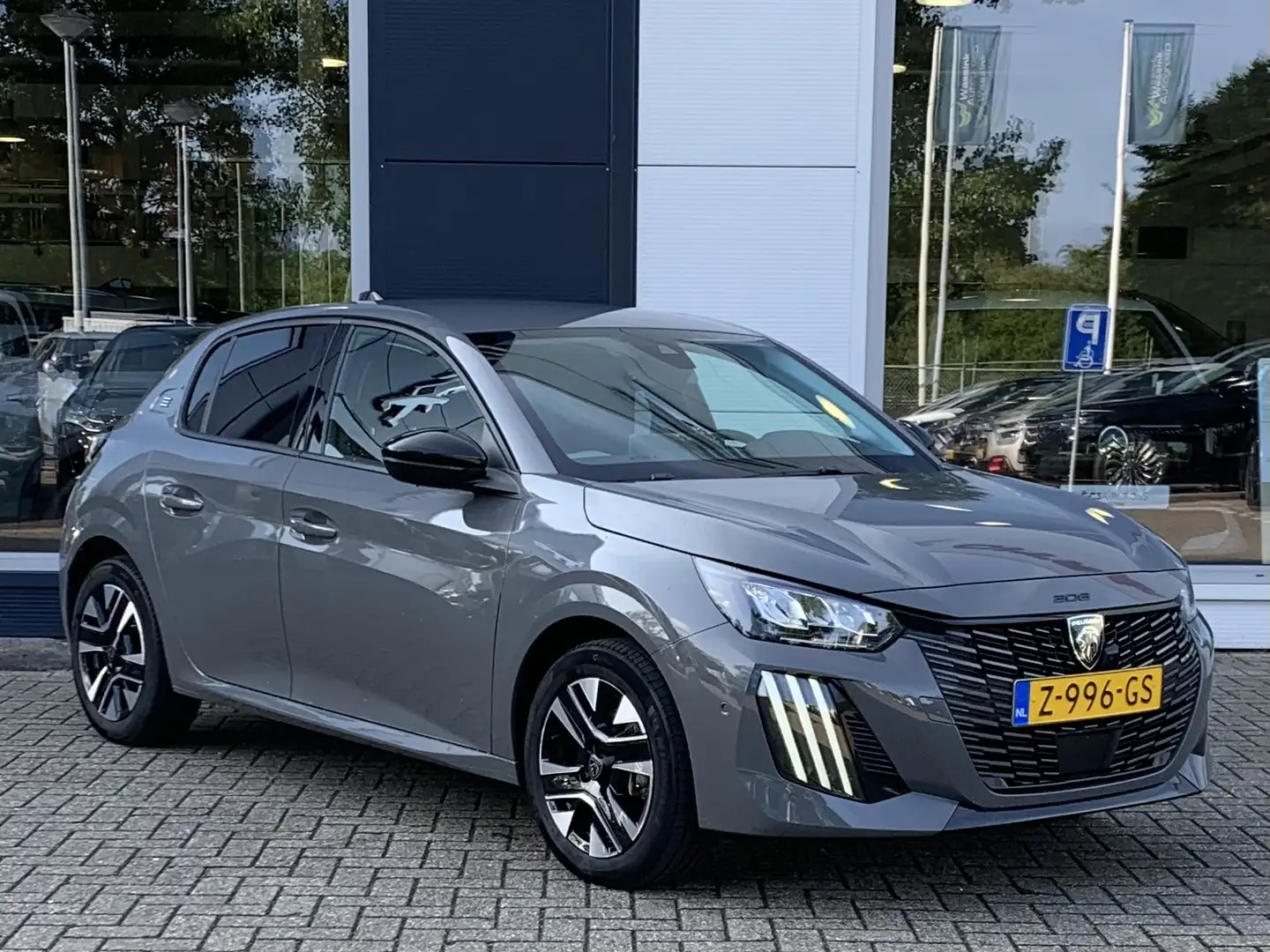 Peugeot e-208 EV 50kWh 136pk Allure 3-Fase lader | Navigatie | C Grijs - 2