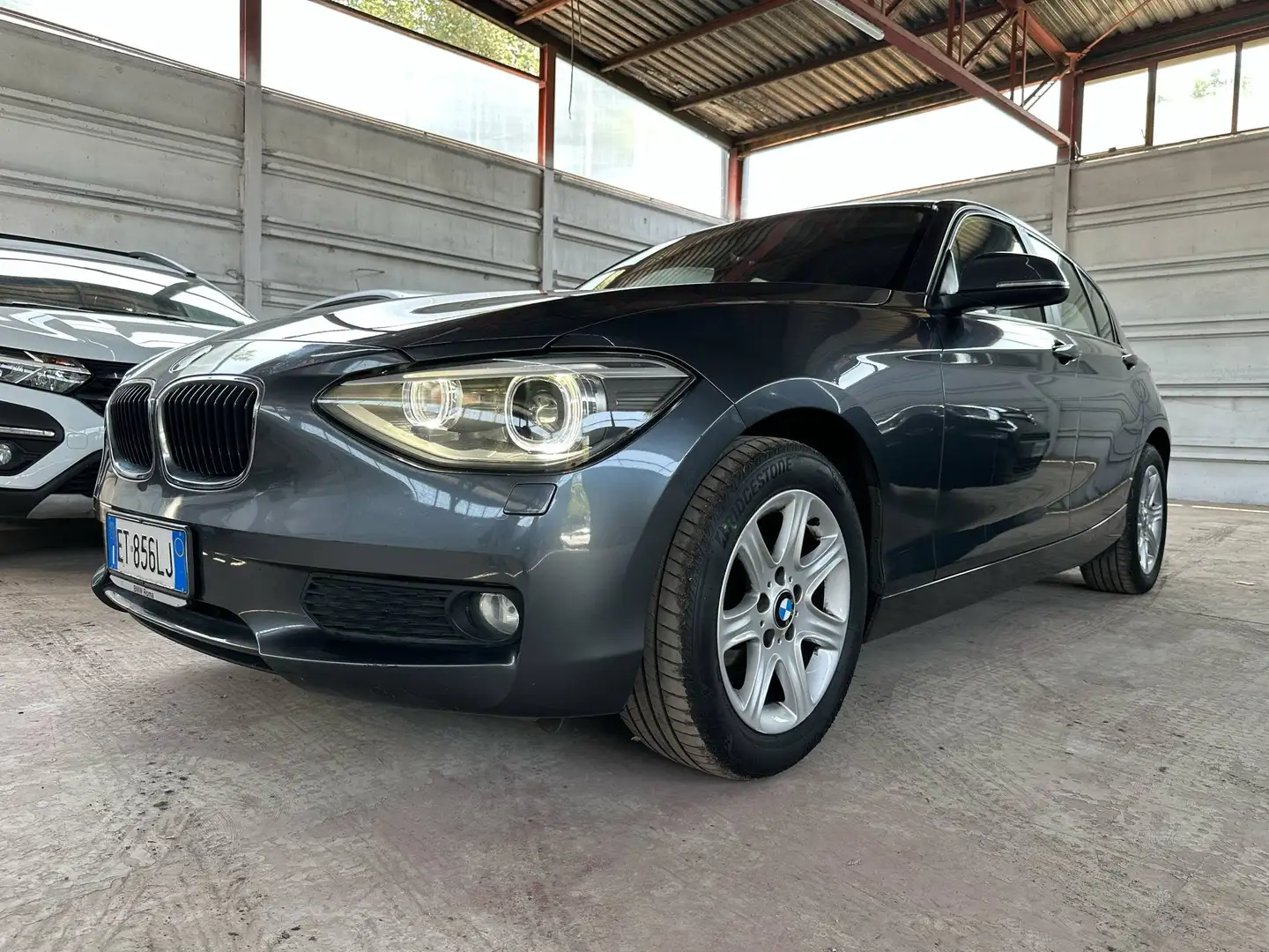 BMW 114 114d 5p Unique Gris - 1