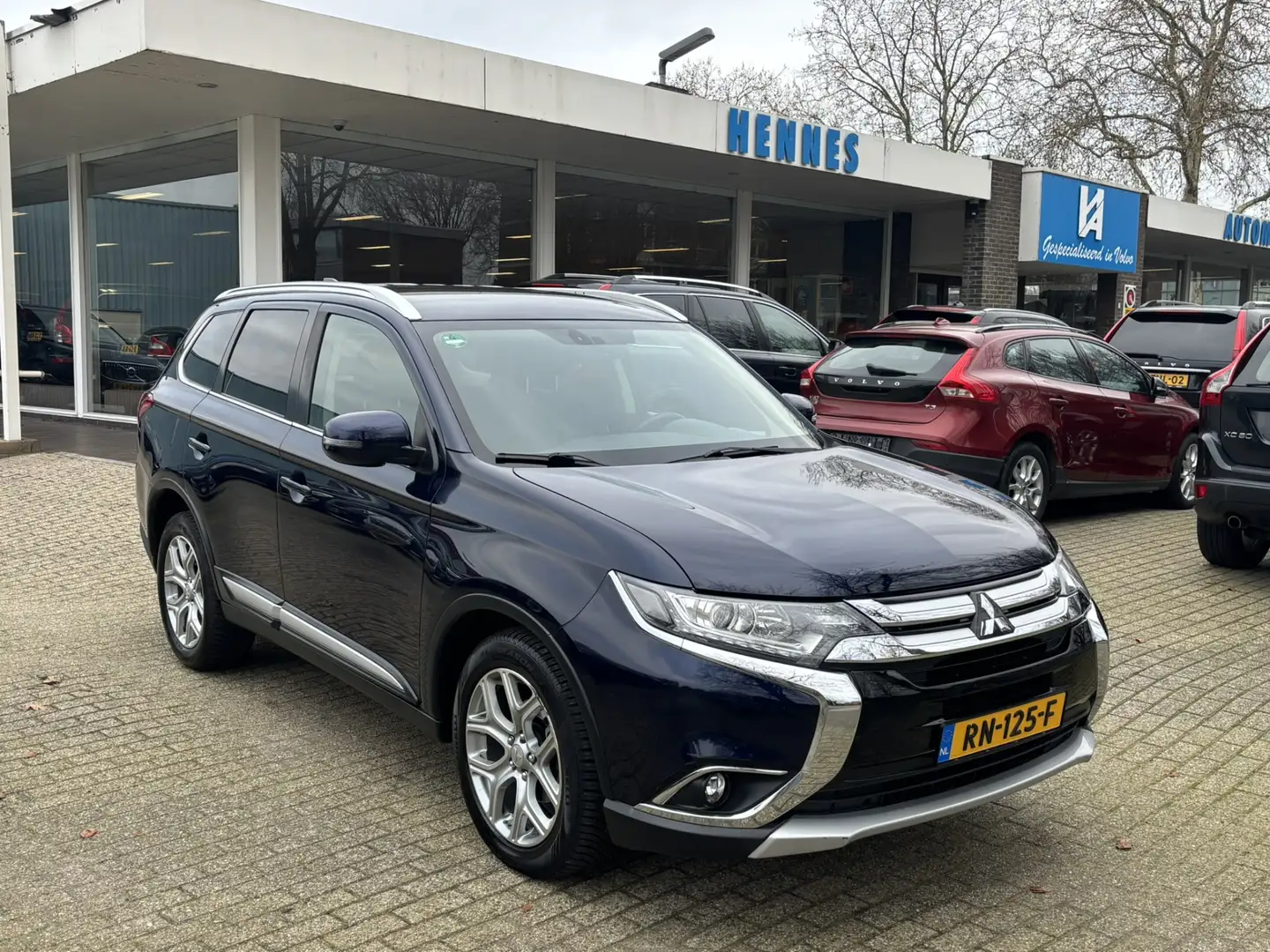 Mitsubishi Outlander 2.0 Business Edition Blau - 1