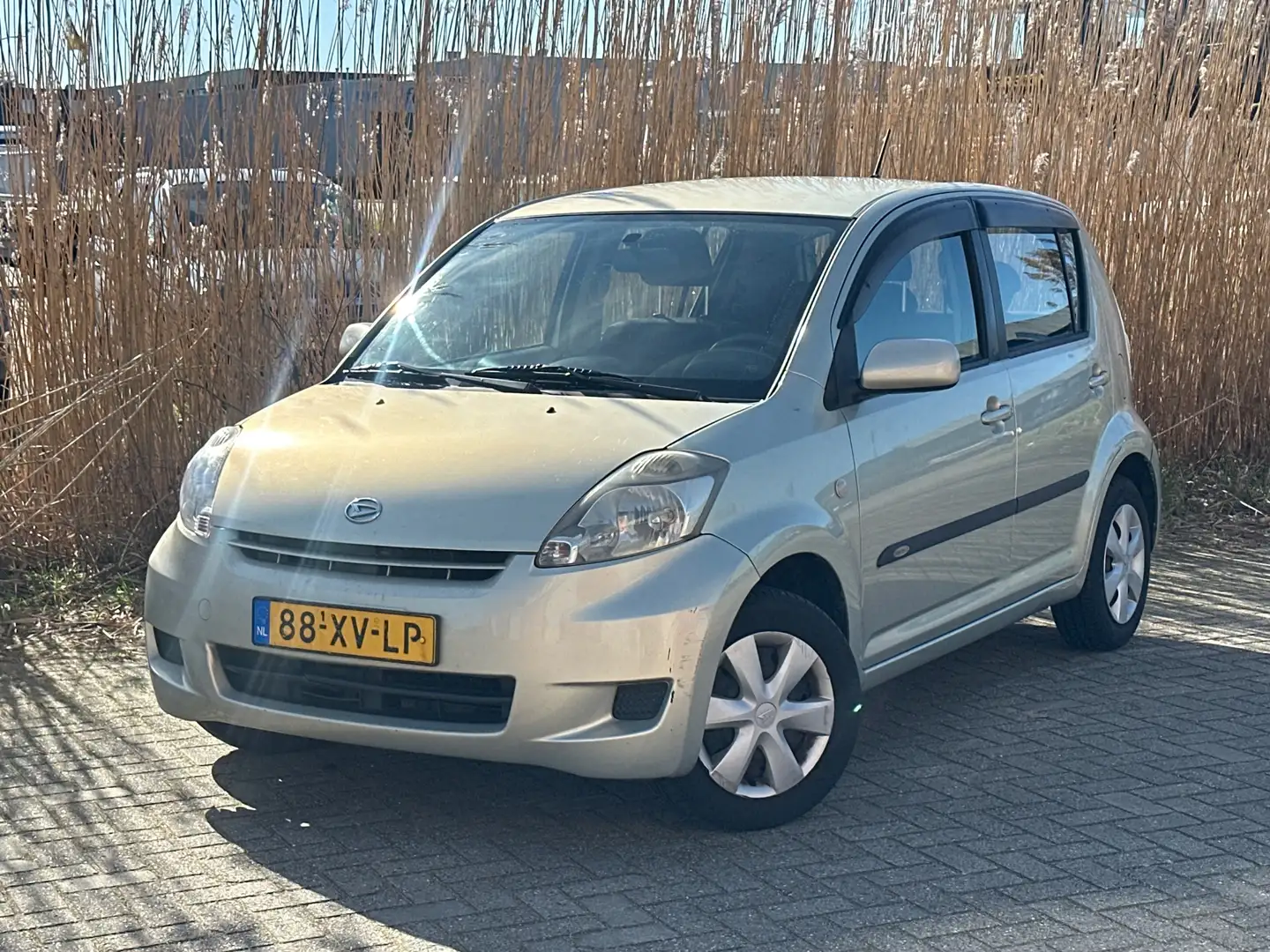Daihatsu Sirion 2 1.3-16V Prestige Automaat - NIeuw Apk - Airco Beige - 1