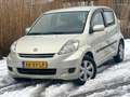 Daihatsu Sirion 2 1.3-16V Prestige Automaat - NIeuw Apk - Airco Beige - thumbnail 1