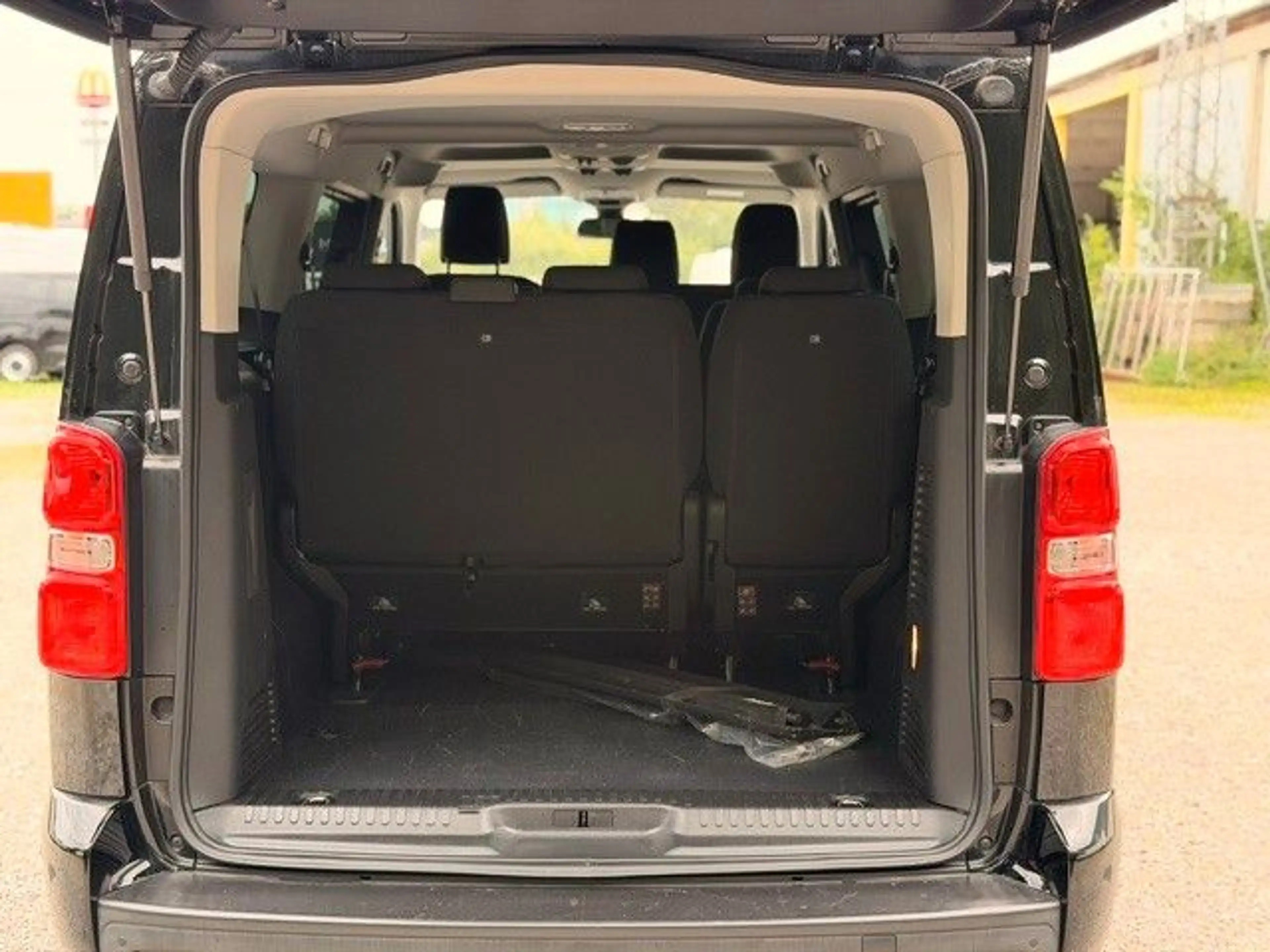 Citroen Spacetourer 2.0 BlueHDi 180 M XL EAT8 2xTür El — photo 8