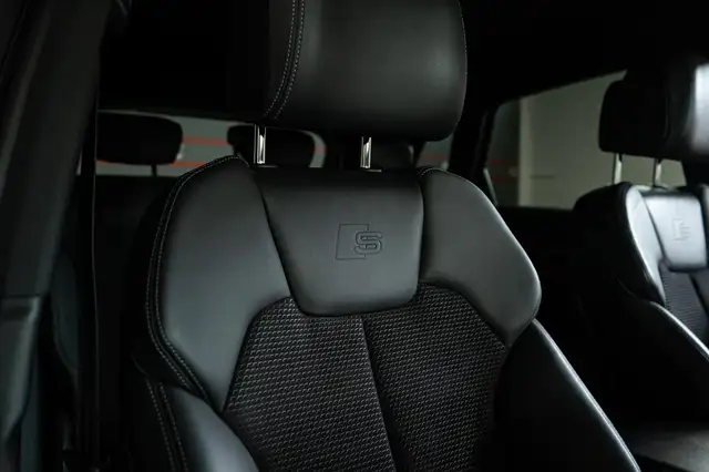 Audi Q5 view 18