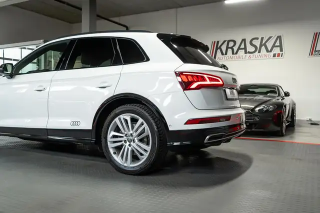 Audi Q5 view 10