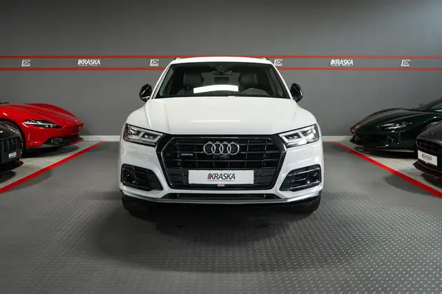 Audi Q5 view 4