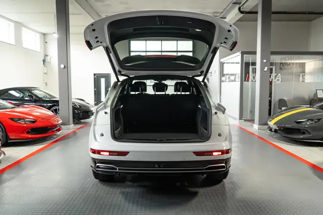 Audi Q5 view 8