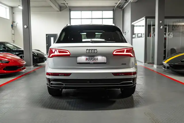 Audi Q5 view 7