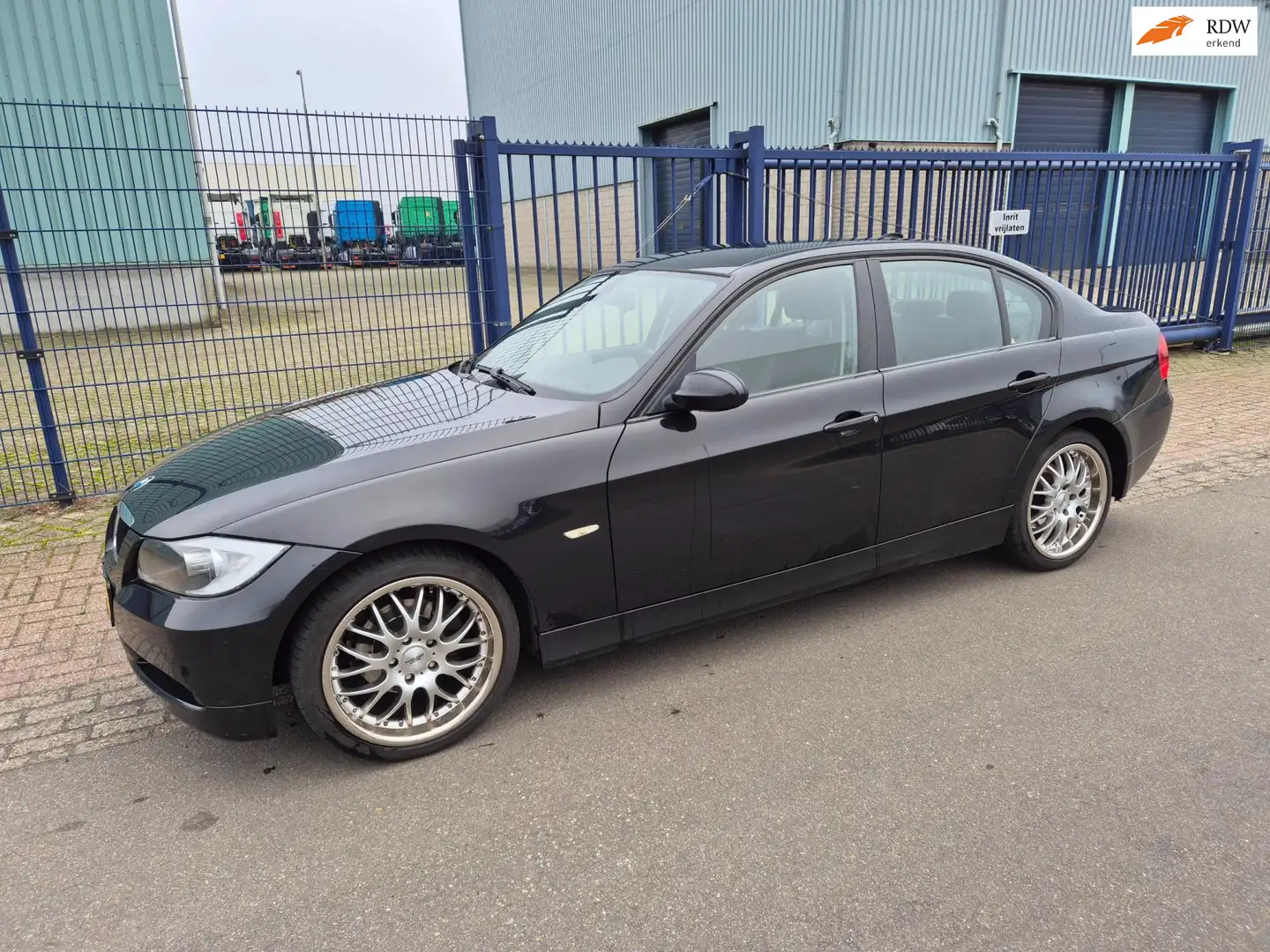 BMW 318 3-serie 318i AUT. *EINDEJAARS AANBIEDING!!! Schwarz - 1