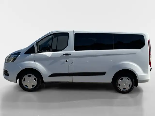 Ford Tourneo Custom view 3