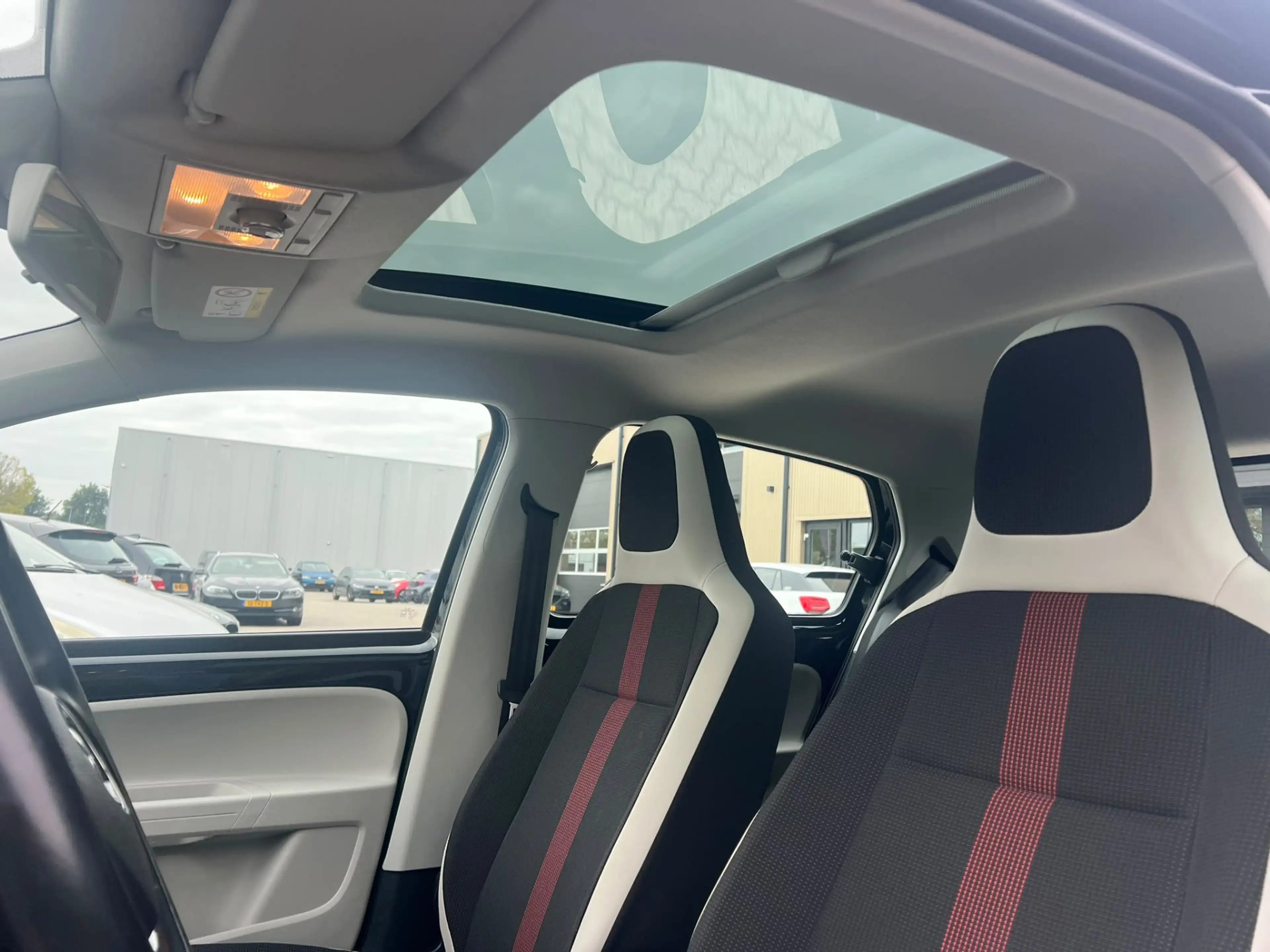 Volkswagen up! 1.0 TSI BMT high up! Special, pano, cruise, camera — photo 4
