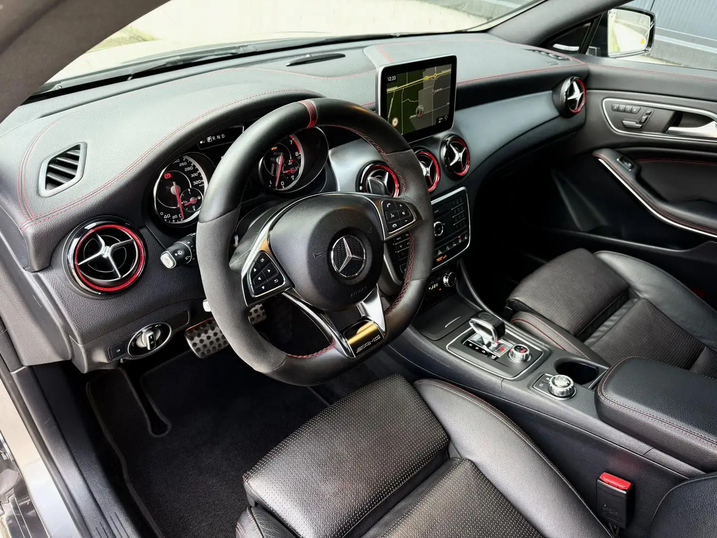 Mercedes-Benz CLA 45 AMG Shooting Brake 4MATIC 381 pk / pano / Racemode / M Gris - 2