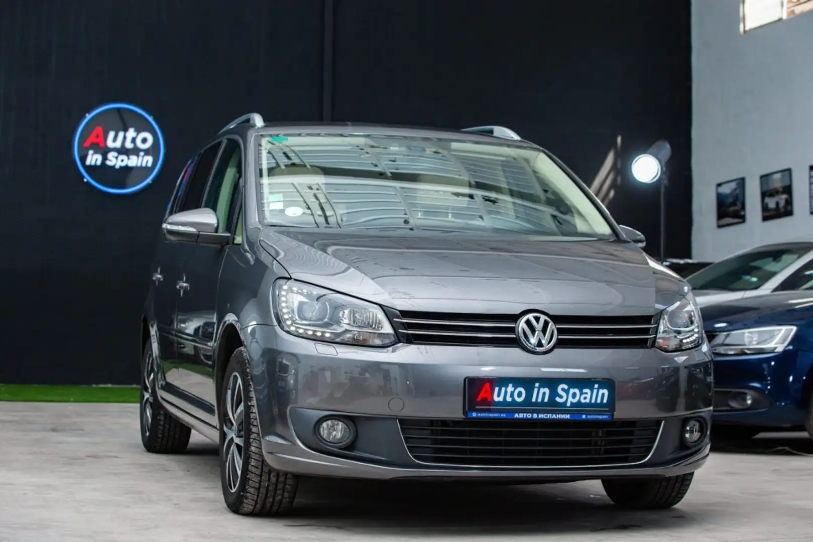 Volkswagen Touran 1.6TDI Advance DSG 105 Gris - 1