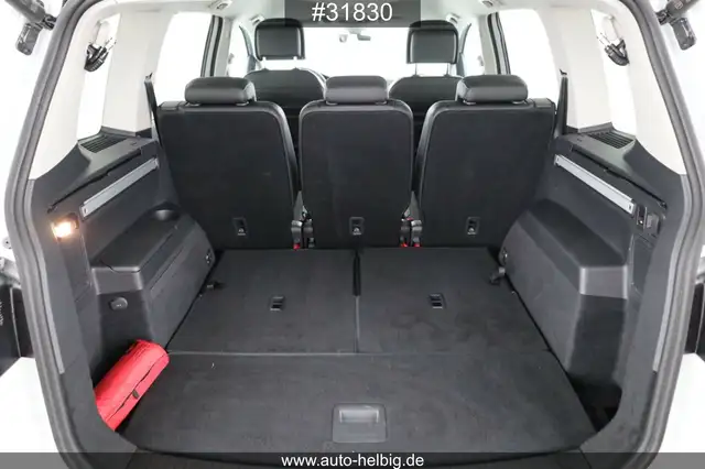 Volkswagen Touran view 17