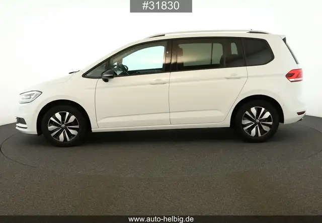 Volkswagen Touran view 2