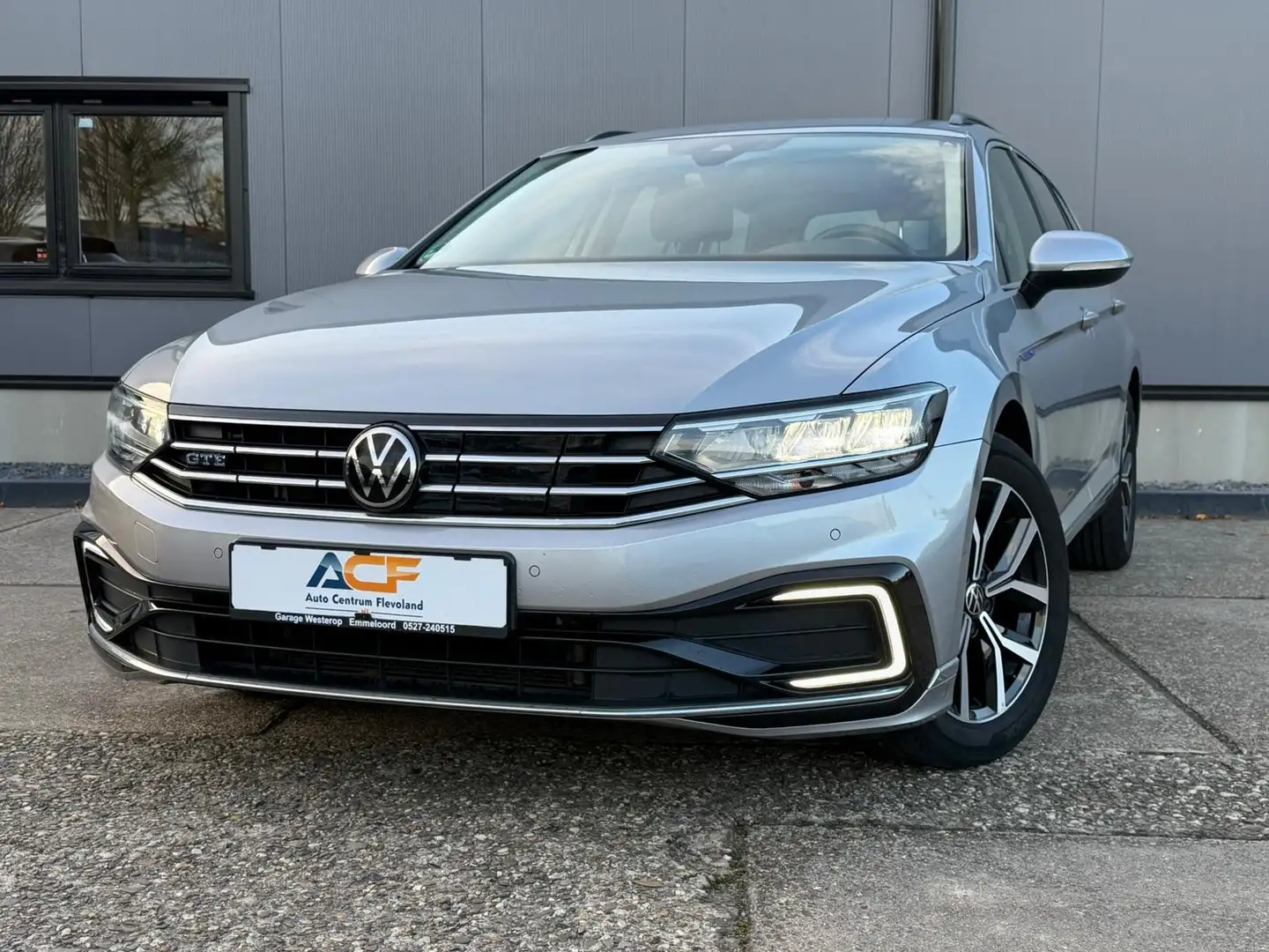 Volkswagen Passat Variant 1.4 TSI PHEV GTE Business Plateado - 1