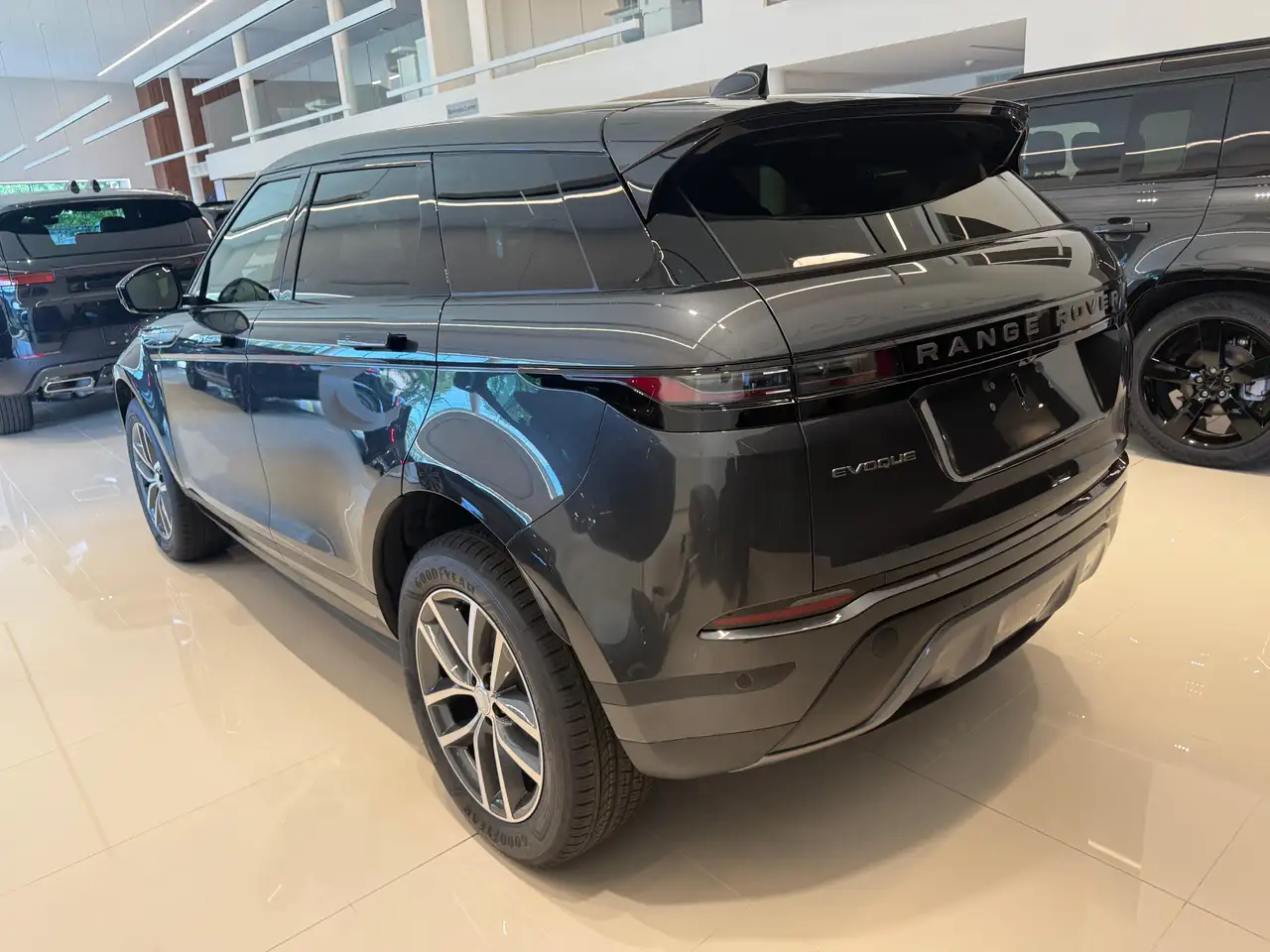 Land Rover Range Rover Evoque 2026 — фото 10