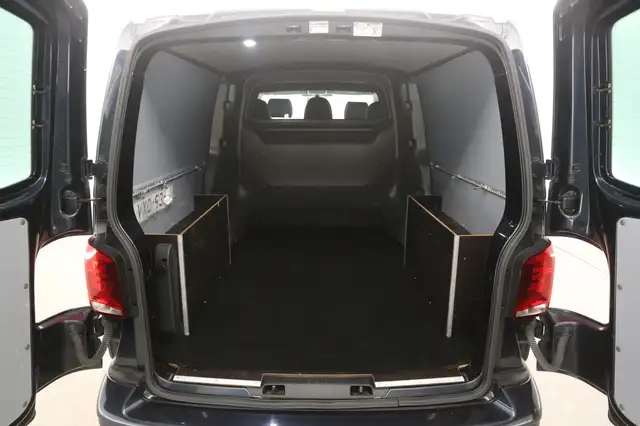 Volkswagen Transporter view 3