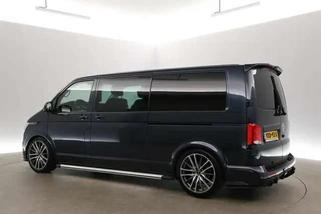 Volkswagen Transporter view 4