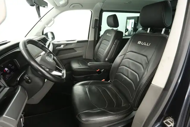 Volkswagen Transporter view 11