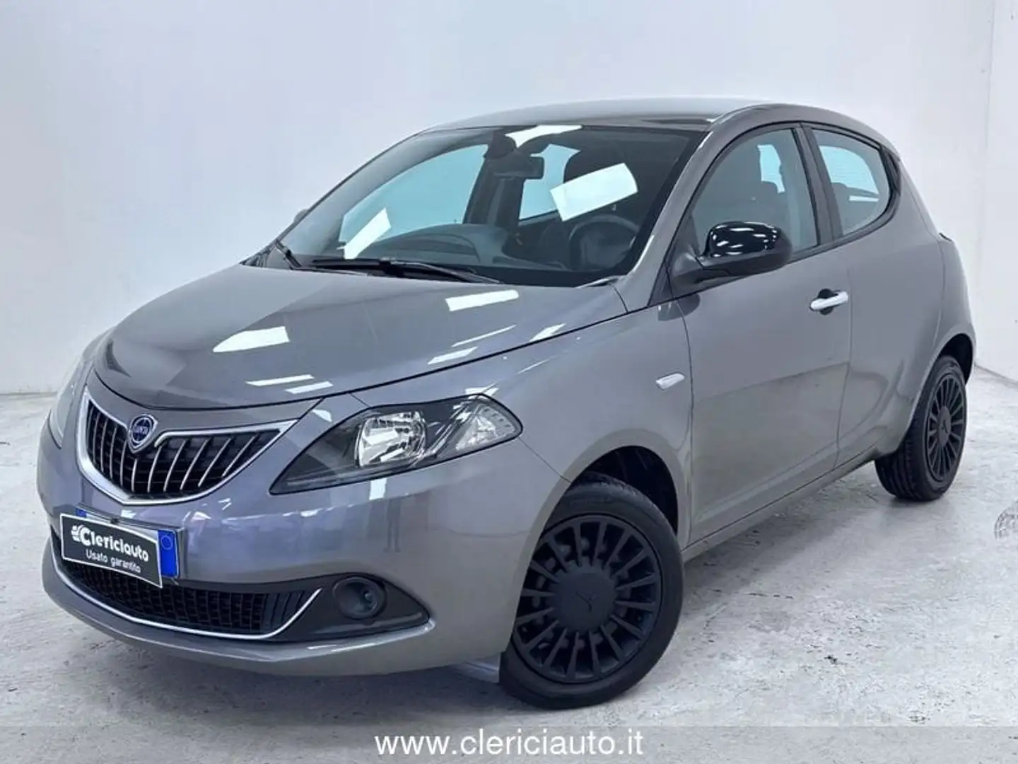 Lancia Ypsilon 1.0 FireFly 5 porte S&S Hybrid Ecochic Silver Grigio - 1