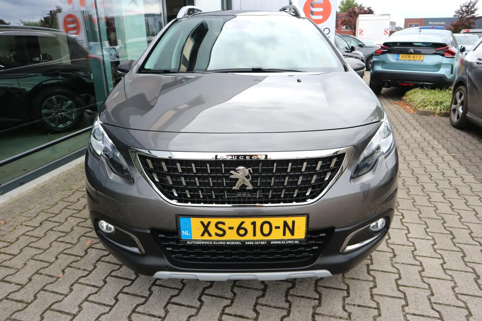 Peugeot 2008 1.2 PureTech Allure Pack Premium Plus 130PK NAVI L Gris - 2
