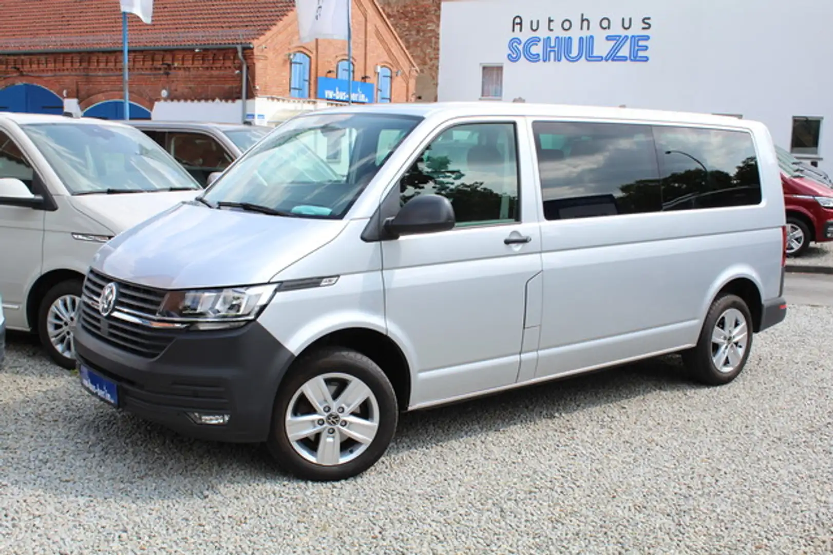 Volkswagen T6.1 Kombi Lang LR 150PS DSG AHK ALU PDC Standhz Silber - 1