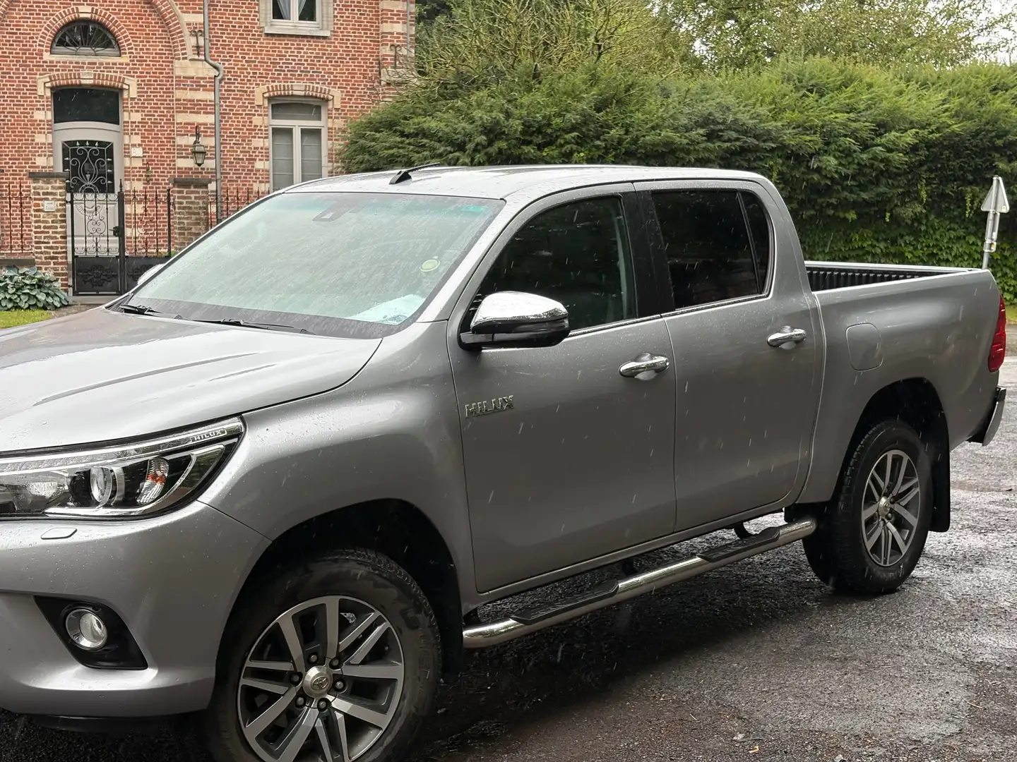Toyota Hilux 2.4 D-4D 4WD Comfort Argintiu - 2