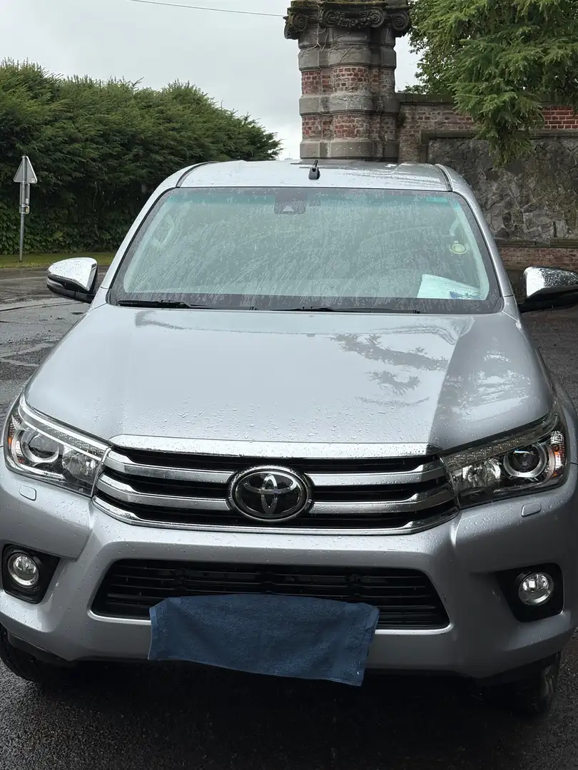 Toyota Hilux 2.4 D-4D 4WD Comfort Argintiu - 1
