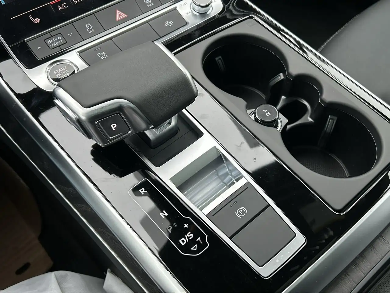 Audi Q7 снимка Audi Q7