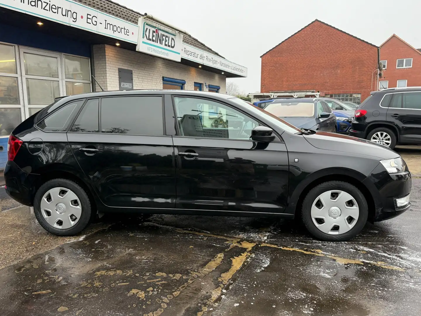 Skoda Rapid/Spaceback 1.6 TDI "Ambition" Klimaauto-Sitzhzg.-PDC-GRA-M... Schwarz - 2