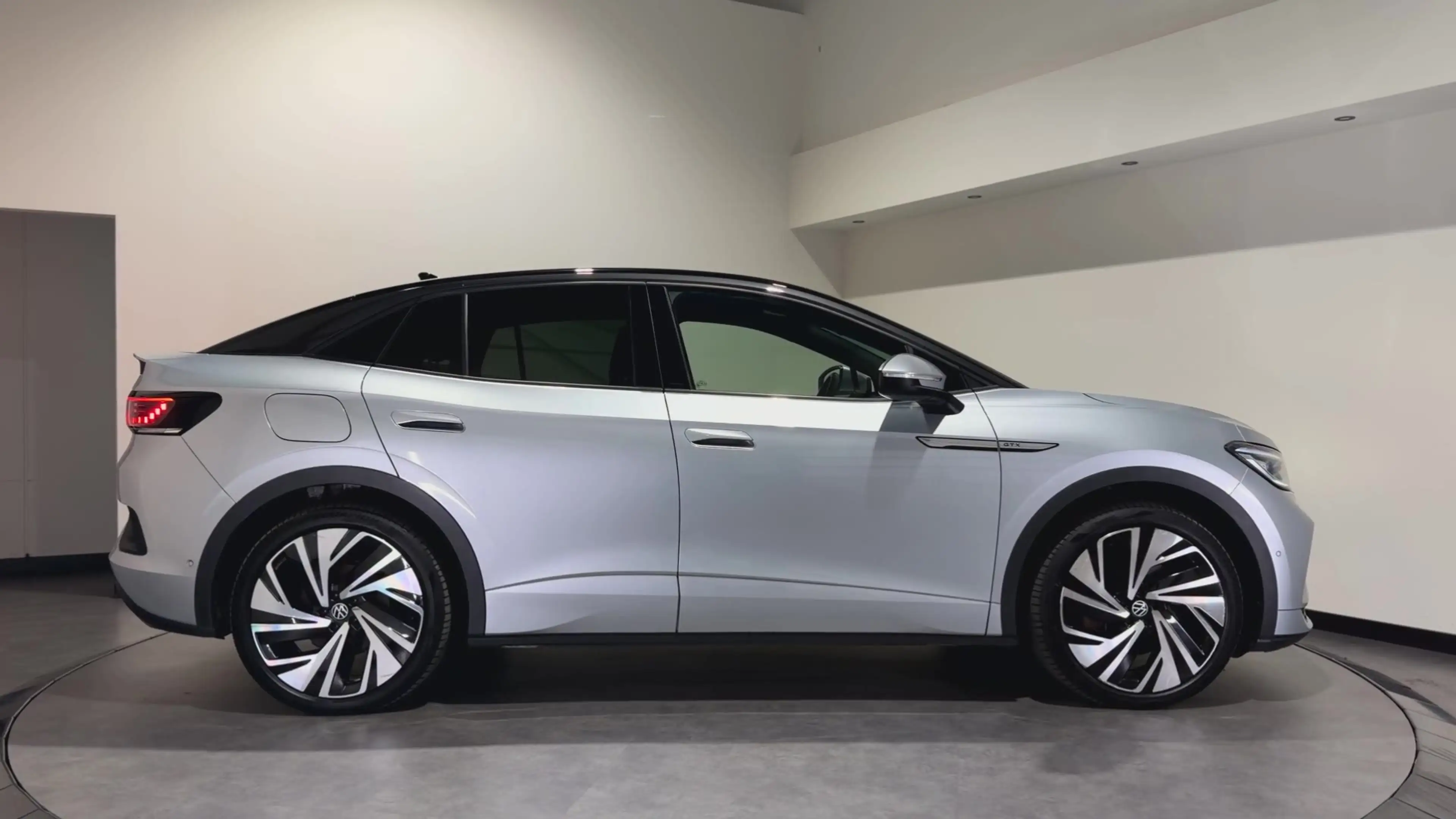Volkswagen ID.5 GTX 77 kWh | SOH 92% | ACC | Panoramadak | Keyless — photo 2