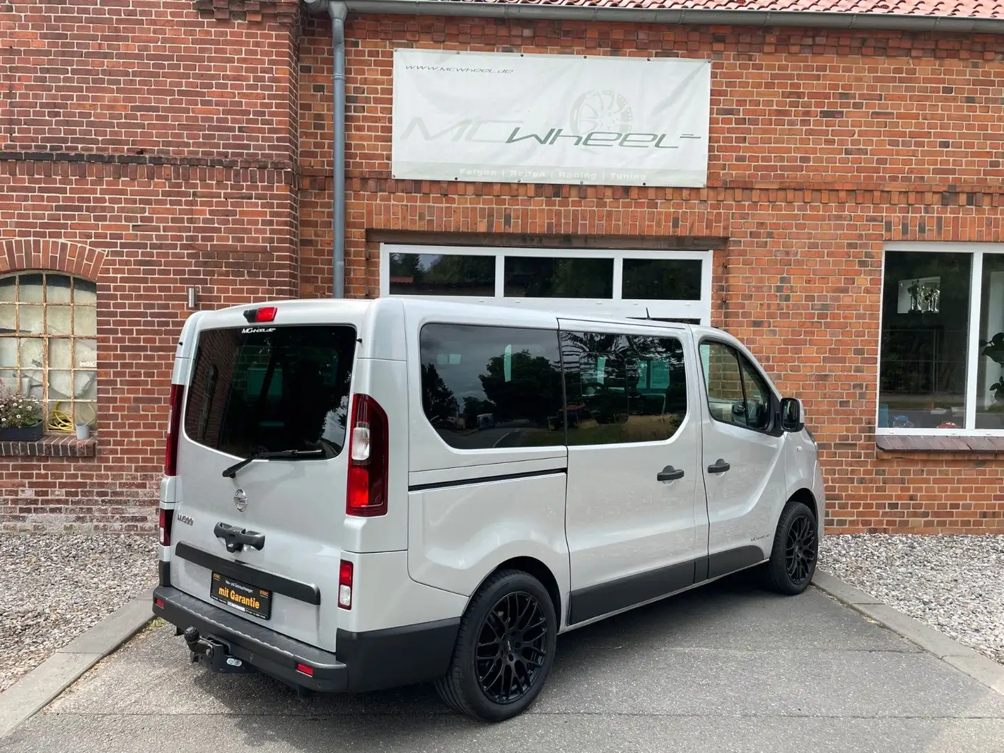 Nissan NV300 Kombi PREMIUM AHK+NAVI 8-Sitzer XXL AKTION Grijs - 2