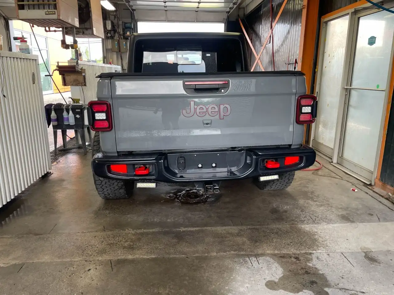 Jeep Gladiator снимка Jeep Gladiator