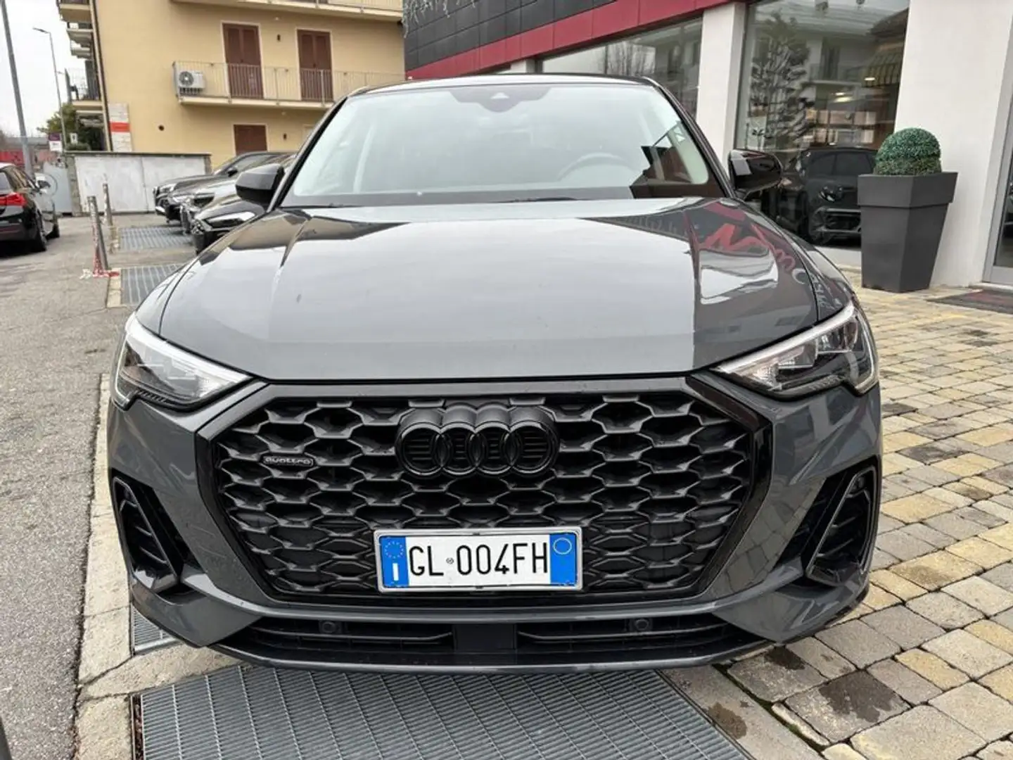 Audi Q3 SPB 40 TDI quattro S tronic Business LED-20" Gris - 2