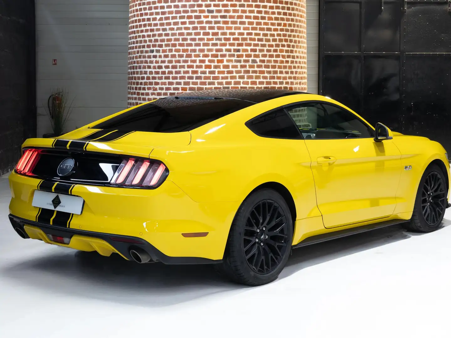 Ford Mustang Mustang Fastback V8 5.0 421 GT A Gelb - 2