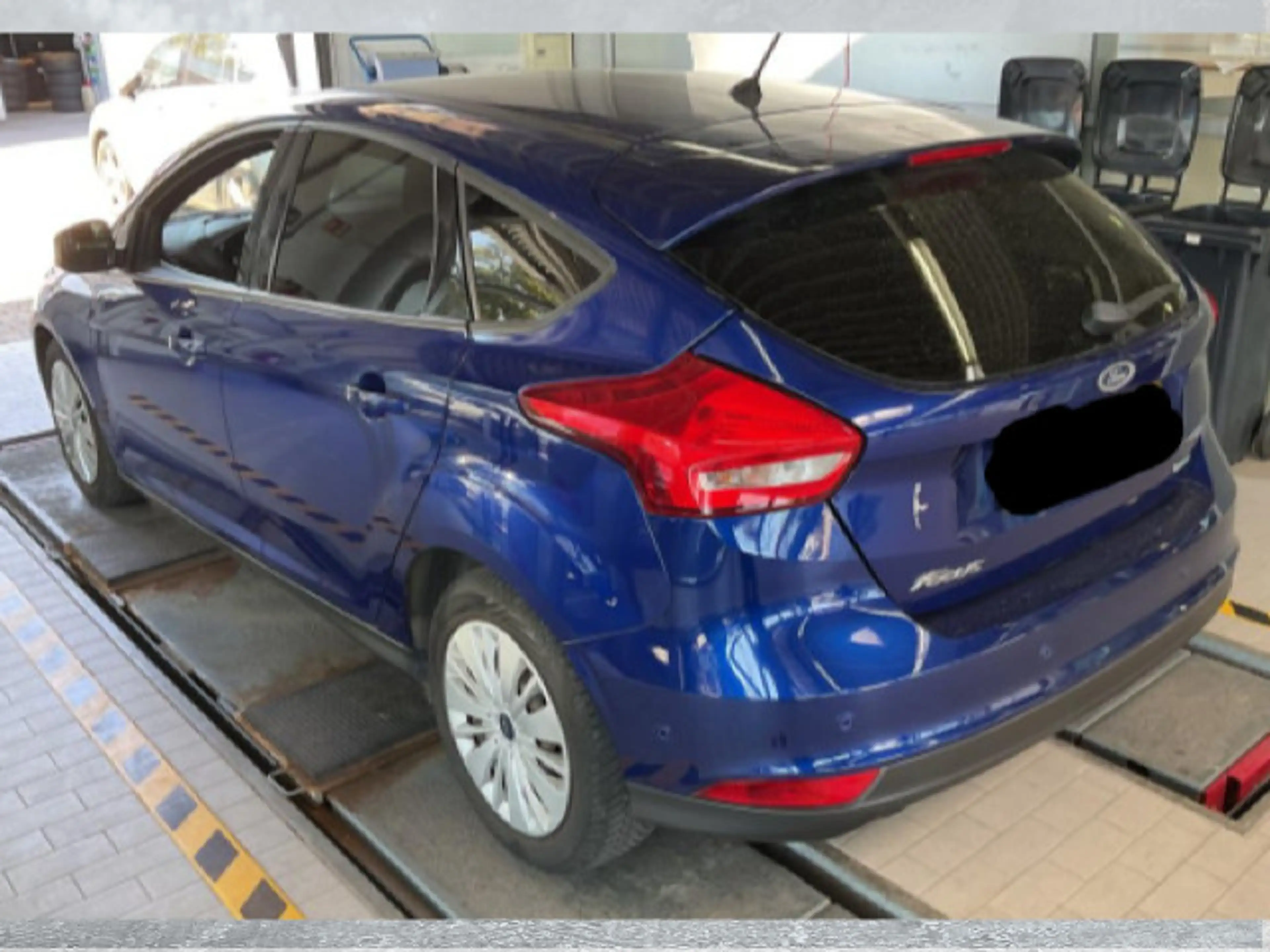 Ford Focus 1.0 EcoBoost Business Navi SHZ PDC — photo 4