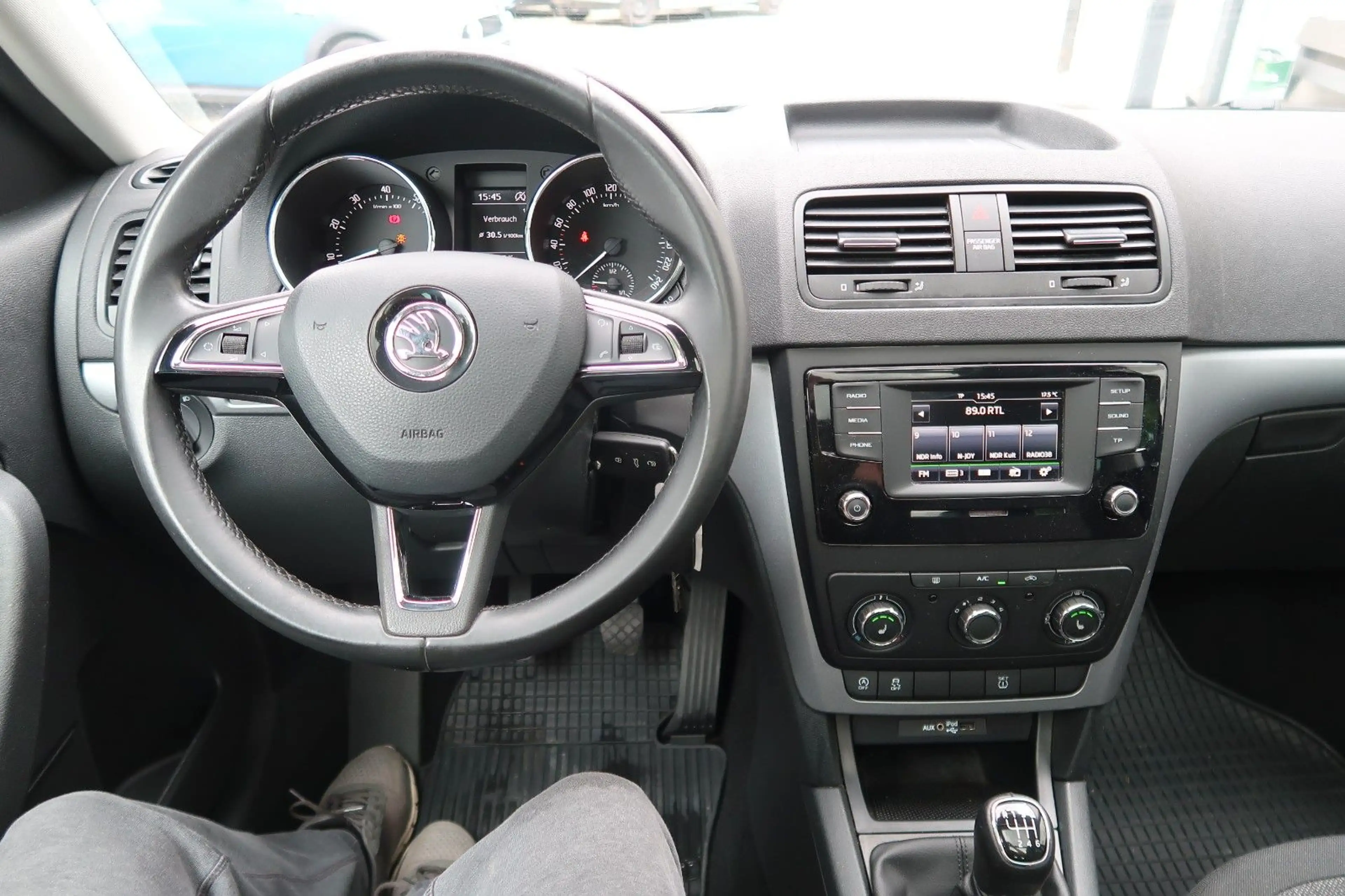Skoda Yeti Active|1.Hand|S.Heft|Panorama|Euro 6 — photo 13