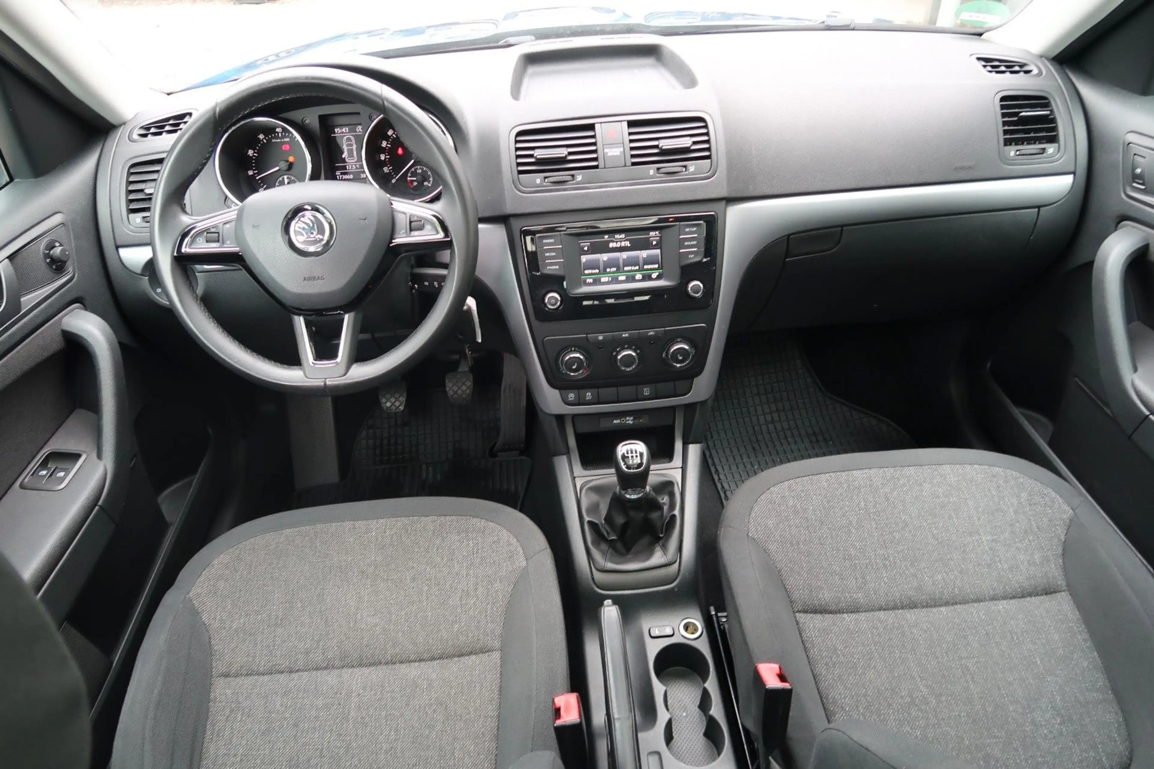 Skoda Yeti Active|1.Hand|S.Heft|Panorama|Euro 6 — photo 12